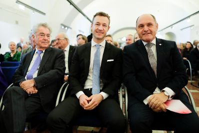 Am 10. November 2018 nahm Bundesminister Gernot Bl&uuml;mel (m.) am Festakt anl&auml;sslich der Er&ouml;ffnung des Hauses der Geschichte teil. Im Bild mit Bundespr&auml;sident a.D. Heinz Fischer (l.) und Nationalratspr&auml;sident Wolfgang Sobotka (r.).