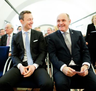 Am 10. November 2018 nahm Bundesminister Gernot Bl&uuml;mel (l.) am Festakt anl&auml;sslich der Er&ouml;ffnung des Hauses der Geschichte teil. Im Bild mit Nationalratspr&auml;sident Wolfgang Sobotka (r.).