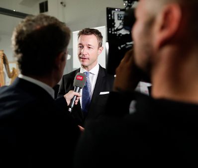 Am 10. November 2018 nahm Bundesminister Gernot Bl&uuml;mel (im Bild) am Festakt anl&auml;sslich der Er&ouml;ffnung des Hauses der Geschichte teil.