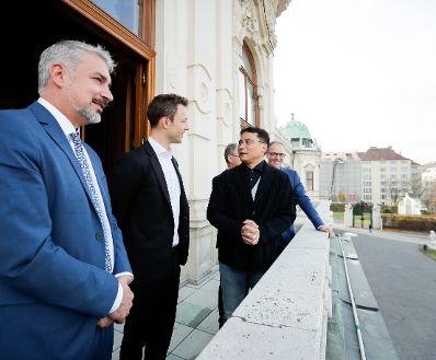 Am 13. November 2018 empfing Bundesminister Gernot Bl&uuml;mel (m.) eine Delegation der UNESCO (Organisation der Vereinten Nationen f&uuml;r Erziehung, Wissenschaft und Kultur) und ICOMOS (Internationaler Rat f&uuml;r Denkmalpflege) im Oberen Belvedere. Im Bild mit dem Pr&auml;sidenten von ICOMOS International Toshiyuki Kono (r.) und dem stellvertretenden Generaldirektor f&uuml;r Kultur der UNESCO Ernesto Ottone (l.).