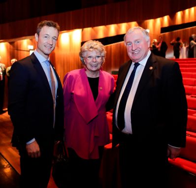 Am 15. November 2018 nahm Bundesminister Gernot Bl&uuml;mel (l.) an der Subsidiarit&auml;tskonferenz in Bregenz teil. Im Bild mit der ehemaligen Vizepr&auml;sidentin der Europ&auml;ischen Kommission Viviane Reding (m.) und dem Pr&auml;sidenten des Europ&auml;ischen Ausschusses der Regionen Karl-Heinz Lambertz (r.).