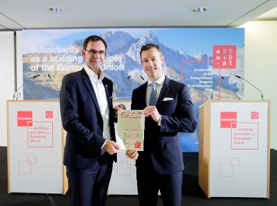 Am 16. November 2018 setzte Bundesminister Gernot Bl&uuml;mel (r.) seine Teilnahme an der Subsidiarit&auml;tskonferenz in Bregenz fort. Im Bild mit dem Landeshauptmann Vorarlbergs Markus Wallner (l.).