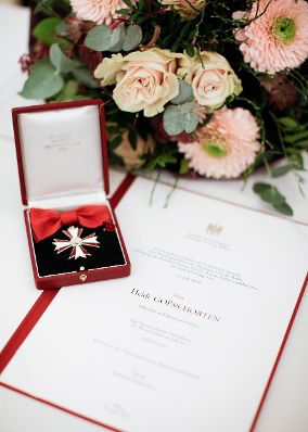 Am 23. November 2018 &uuml;berreichte Bundesminister Gernot Bl&uuml;mel das &Ouml;sterreichische Ehrenkreuz f&uuml;r Wissenschaft und Kunst an Heidi Go&euml;ss-Horten.