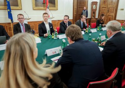 Am 29. November 2018 luden Bundesminister Gernot Bl&uuml;mel und Vizekanzler Heinz-Christian Strache zu den ersten &bdquo;Fernsehgespr&auml;chen&ldquo; mit den Verantwortlichen der TV-Sender.