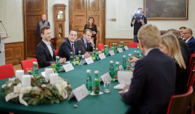 Am 29. November 2018 luden Bundesminister Gernot Bl&uuml;mel und Vizekanzler Heinz-Christian Strache zu den ersten &bdquo;Fernsehgespr&auml;chen&ldquo; mit den Verantwortlichen der TV-Sender.