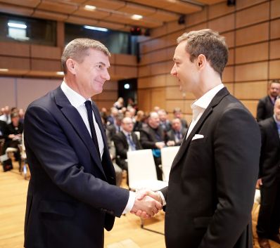 Am 3. Dezember 2018 nahm Bundesminister Gernot Bl&uuml;mel (r.) an der Cyber Security Conference teil. Im Bild mit dem Vizepr&auml;sidenten der Europ&auml;ischen Kommission Andrus Ansip (l.).