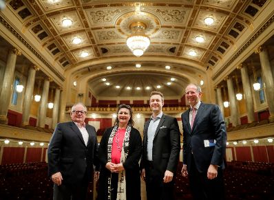 Am 5. Dezember 2018 nahm Bundesminister Gernot Bl&uuml;mel (2.v.r.) am Medientermin zur Entschuldung des Wiener Konzerthauses teil. Im Bild mit dem Pr&auml;sidiumspr&auml;sidenten des Wiener Konzerthauses Christian Konrad (l.), der Kulturstadtr&auml;tin Veronica Kaup-Hasler (2.v.l.) und dem Intendanten des Wiener Konzerthauses Matthias Naske (r.).