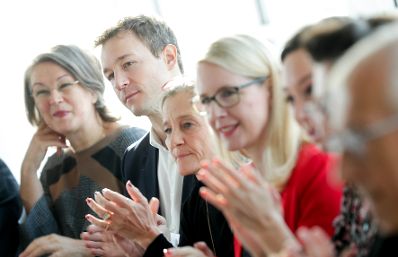 Am 6. Dezember 2018 fand im Ringturm eine Pressekonferenz zur Bekanntgabe der Nominierung des &Ouml;sterreichischen Filmpreises 2019 statt. Im Bild Sektionsleiterin Teresa Indjein, Bundesminister Gernot Bl&uuml;mel, ORF-Programmdirektorin Kathrin Zechner und Bundesministerin Margarete Schramb&ouml;ck (v.l.n.r.).