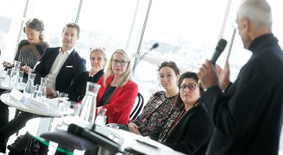 Am 6. Dezember 2018 fand im Ringturm eine Pressekonferenz zur Bekanntgabe der Nominierung des &Ouml;sterreichischen Filmpreises 2019 statt. Im Bild Sektionsleiterin Teresa Indjein, Bundesminister Gernot Bl&uuml;mel, ORF-Programmdirektorin Kathrin Zechner, Bundesministerin Margarete Schramb&ouml;ck, Schauspielerin Ursula Strauss, die Amtsf&uuml;hrende Stadtr&auml;tin f&uuml;r Kultur und Wissenschaft Veronica Kaup-Hasler und Filmproduzent Josef Aichholzer (v.l.n.r.).