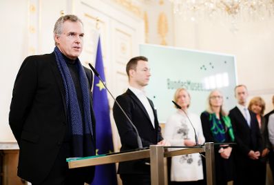 Am 10. Dezember 2018 gab Bundesminister Gernot Bl&uuml;mel (2.v.l.) bei einer Pressekonferenz Details zur geplanten BundesMuseenCard f&uuml;r 2019 bekannt. Im Bild mit dem Direktor des MAK (Museum f&uuml;r angewandte Kunst) Christoph Thun-Hohenstein (l.).