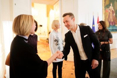 Am 10. Dezember 2018 gab Bundesminister Gernot Bl&uuml;mel (r.) bei einer Pressekonferenz Details zur geplanten BundesMuseenCard f&uuml;r 2019 bekannt.