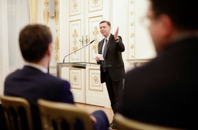 Am 13. Dezember 2018 fand eine Buchpr&auml;sentation &quot;20 Jahre Provenienzforschung&quot; im Bundeskanzleramt statt.