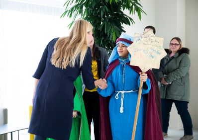 Am 7. J&auml;nner 2019 empfing Bundesministerin Juliane Bogner-Strau&szlig; (l.) die Sternsinger der Pfarre Alser Vorstadt und VertreterInnen der Katholischen Jungschar, Bundesgesch&auml;ftsf&uuml;hrerin Sigrid Kickingereder und Bundesvorsitzende Barbara Gr&uuml;ner.