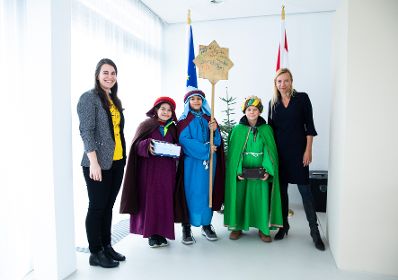 Am 7. J&auml;nner 2019 empfing Bundesministerin Juliane Bogner-Strau&szlig; (r.) die Sternsinger der Pfarre Alser Vorstadt und VertreterInnen der Katholischen Jungschar, Bundesgesch&auml;ftsf&uuml;hrerin Sigrid Kickingereder und Bundesvorsitzende Barbara Gr&uuml;ner (l.).