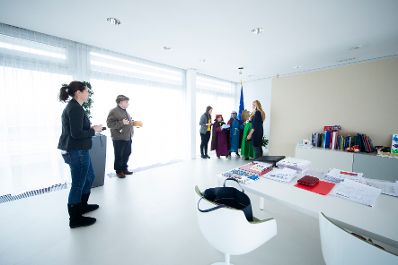 Am 7. J&auml;nner 2019 empfing Bundesministerin Juliane Bogner-Strau&szlig; (r.) die Sternsinger der Pfarre Alser Vorstadt und VertreterInnen der Katholischen Jungschar, Bundesgesch&auml;ftsf&uuml;hrerin Sigrid Kickingereder (l.) und Bundesvorsitzende Barbara Gr&uuml;ner (3.v.l.).