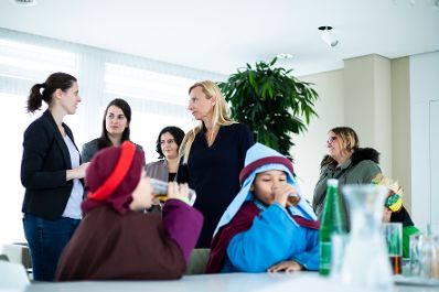 Am 7. J&auml;nner 2019 empfing Bundesministerin Juliane Bogner-Strau&szlig; (m.) die Sternsinger der Pfarre Alser Vorstadt und VertreterInnen der Katholischen Jungschar, Bundesgesch&auml;ftsf&uuml;hrerin Sigrid Kickingereder (l.) und Bundesvorsitzende Barbara Gr&uuml;ner (2.v.l.).