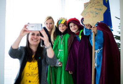 Am 7. J&auml;nner 2019 empfing Bundesministerin Juliane Bogner-Strau&szlig; (2.v.l.)die Sternsinger der Pfarre Alser Vorstadt und VertreterInnen der Katholischen Jungschar, Bundesgesch&auml;ftsf&uuml;hrerin Sigrid Kickingereder und Bundesvorsitzende Barbara Gr&uuml;ner (l.).