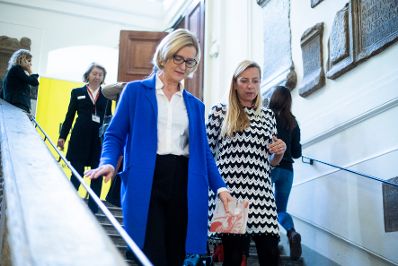Am 17. J&auml;nner 2019 hielt Bundesministerin Juliane Bogner-Strau&szlig; (m.r.) eine Er&ouml;ffnungskeynote bei der Konferenz "Darwin &amp; Marie". Im Bild mit der Generaldirektorin der Österreichischen Nationalbibliothek Johanna Rachinger (m.l.).