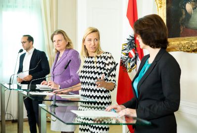Am 17. J&auml;nner 2019 nahmen Bundesministerin Juliane Bogner-Strau&szlig; (2.v.r.), Bundesministerin Karin Kneissl (2.v.l.) und Staatssekret&auml;rin Karoline Edtstadler (r.) an einer Pressekonferenz zum Thema &bdquo;Gewalt- und Opferschutz &ndash; Ma&szlig;nahmen f&uuml;r mehr Frauensicherheit&ldquo; teil.