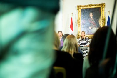 Am 17. J&auml;nner 2019 nahmen Bundesministerin Juliane Bogner-Strau&szlig; (r.), Bundesministerin Karin Kneissl (l.) und Staatssekret&auml;rin Karoline Edtstadler an einer Pressekonferenz zum Thema &bdquo;Gewalt- und Opferschutz &ndash; Ma&szlig;nahmen f&uuml;r mehr Frauensicherheit&ldquo; teil.