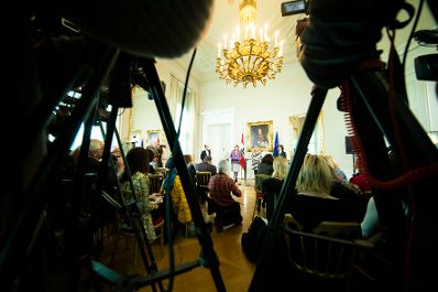 Am 17. J&auml;nner 2019 nahmen Bundesministerin Juliane Bogner-Strau&szlig; (2.v.r.), Bundesministerin Karin Kneissl (2.v.l.) und Staatssekret&auml;rin Karoline Edtstadler (r.) an einer Pressekonferenz zum Thema &bdquo;Gewalt- und Opferschutz &ndash; Ma&szlig;nahmen f&uuml;r mehr Frauensicherheit&ldquo; teil.