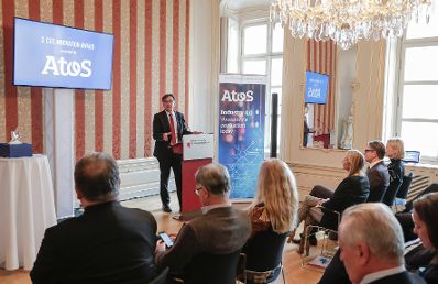 Am 28. J&auml;nner 2019 &uuml;berreichte Bundesministerin Juliane Bogner-Strau&szlig; gemeinsam mit Ludwig Bittner den CEE Innovation Award an Alexandra Kautzky-Willer. Im Bild Johann Schachner, Gesch&auml;ftsf&uuml;hrer bei ATOS bei der Begr&uuml;&szlig;ung.
