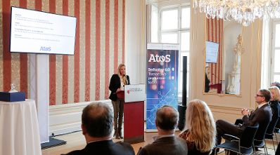 Am 28. J&auml;nner 2019 &uuml;berreichte Bundesministerin Juliane Bogner-Strau&szlig; (im Bild) gemeinsam mit Ludwig Bittner den CEE Innovation Award an Alexandra Kautzky-Willer.