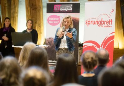 Am 28. J&auml;nner 2019 er&ouml;ffnete Bundesministerin Juliane Bogner-Strau&szlig; (im Bild) die Frauen in der Technik - Infomesse.