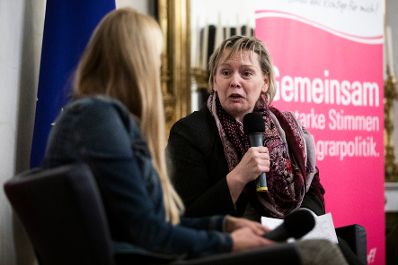 Am 28. J&auml;nner 2019 nahm Bundesministerin Juliane Bogner-Strau&szlig; (l.) an einem Kamingespr&auml;ch mit den Bundesb&auml;uerinnen teil.