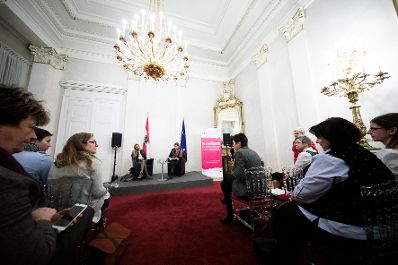 Am 28. J&auml;nner 2019 nahm Bundesministerin Juliane Bogner-Strau&szlig; (l.) an einem Kamingespr&auml;ch mit den Bundesb&auml;uerinnen teil.