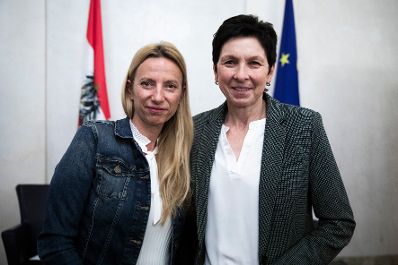 Am 28. J&auml;nner 2019 nahm Bundesministerin Juliane Bogner-Strau&szlig; (l.) an einem Kamingespr&auml;ch mit den Bundesb&auml;uerinnen teil.
