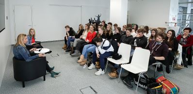 Am 29. J&auml;nner 2019 lud Bundesministerin Juliane Bogner-Strau&szlig; (im Bild) Sch&uuml;lerinnen und Sch&uuml;ler aus Salzburg zu einer Diskussionsveranstaltung in das Ministerium.