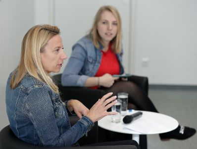 Am 29. J&auml;nner 2019 lud Bundesministerin Juliane Bogner-Strau&szlig; (im Bild) Sch&uuml;lerinnen und Sch&uuml;ler aus Salzburg zu einer Diskussionsveranstaltung in das Ministerium.