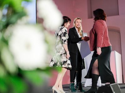 Am 29. J&auml;nner 2019 verlieh Bundesministerin Juliane Bogner-Strau&szlig; die Zertifikate f&uuml;r familienfreundliche Unternehmen.