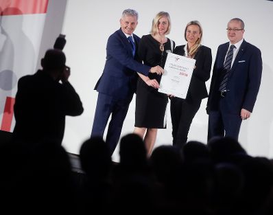 Am 29. J&auml;nner 2019 verlieh Bundesministerin Juliane Bogner-Strau&szlig; die Zertifikate f&uuml;r familienfreundliche Unternehmen.