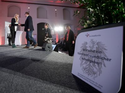Am 29. J&auml;nner 2019 verlieh Bundesministerin Juliane Bogner-Strau&szlig; die Zertifikate f&uuml;r familienfreundliche Unternehmen.