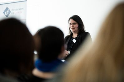 Am 28. Februar 2019 hielt Bundesministerin Juliane Bogner-Strau&szlig; eine Begr&uuml;&szlig;ungsrede zum Start der Workshopreihe "Women Empowerment - Frauen in F&uuml;hrungspositionen".