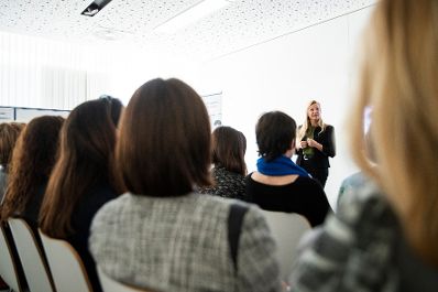 Am 28. Februar 2019 hielt Bundesministerin Juliane Bogner-Strau&szlig; (im Bild) eine Begr&uuml;&szlig;ungsrede zum Start der Workshopreihe "Women Empowerment - Frauen in F&uuml;hrungspositionen".