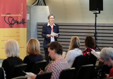 Am 5. M&auml;rz 2019 nahm Bundesministerin Juliane Bogner-Strau&szlig; an der Internationalem Fachkonferenz "Das Recht auf ein Leben frei von Gewalt! St&auml;rkung, Unterst&uuml;tzung und Schutz f&uuml;r gewaltbetroffene Frauen und ihre Kinder in &Ouml;sterreich und Europa" teil. Im Bild die Moderatorin Meike Lauggas.