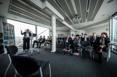 Am 28. Februar 2019 besuchte Bundesministerin Juliane Bogner-Strau&szlig; den Pharmakonzern Sanofi.