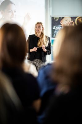 Am 28. Februar 2019 besuchte Bundesministerin Juliane Bogner-Strau&szlig; (im Bild) den Pharmakonzern Sanofi.