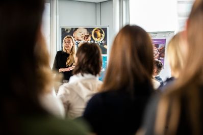 Am 28. Februar 2019 besuchte Bundesministerin Juliane Bogner-Strau&szlig; (im Bild) den Pharmakonzern Sanofi.