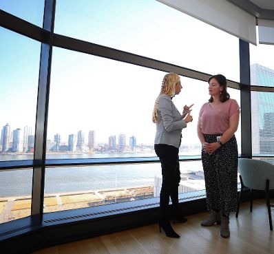 Am 11. M&auml;rz 2019 reiste Bundesministerin Juliane Bogner-Strau&szlig; (l.) nach New York zur Frauenstatuskommission der Vereinten Nationen. Im Bild mit der neuseel&auml;ndischen Frauenministerin Julie Anne Genter (r.).