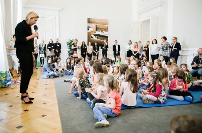 Am 25. April 2019 fand der 18. Girls' Day statt. Im Bild Bundesministerin Juliane Bogner-Strau&szlig; (l.) beim Girls' Day und Girls' Day Mini im Bundeskanzleramt.