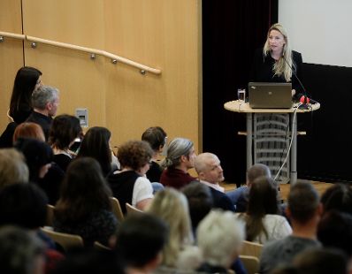 Am 25. April 2019 fand der 18. Girls' Day statt. Im Bild Bundesministerin Juliane Bogner-Strau&szlig; (r.) bei der Fachtagung Opferschutzorientierte Kl&auml;rungsgespr&auml;che, des Verein Z&Ouml;F &ndash; Zusammenschluss &Ouml;sterreichischer Frauenh&auml;user in der VHS Wiener Urania.