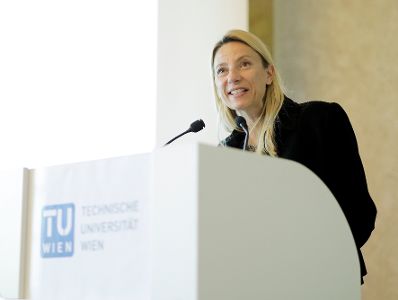 Am 25. April 2019 fand der 18. Girls' Day statt. Im Bild Bundesministerin Juliane Bogner-Strau&szlig; (im Bild) bei der Verleihung des TU-Austria-Preises Technikerinnen der Zukunft im Festsaal der TU Wien.