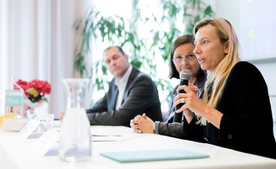 Am 30. April 2019 reiste Bundesministerin Juliane Bogner-Strau&szlig; anl&auml;sslich eines Bundesl&auml;ndertags nach K&auml;rnten. Im Bild beim Get together mit dem Klagenfurter Familienforum.