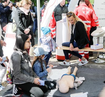 Am 01. Mai 2019 lud Bundesministerin Juliane Bogner-Strau&szlig; l&auml;dt gemeinsam mit Bundesministerin Elisabeth K&ouml;stinger zu einem Familienfest im Schlossgarten Sch&ouml;nbrunn ein.