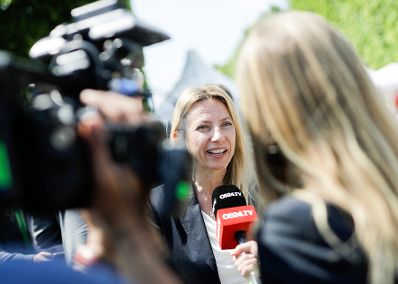 Am 01. Mai 2019 lud Bundesministerin Juliane Bogner-Strau&szlig; l&auml;dt gemeinsam mit Bundesministerin Elisabeth K&ouml;stinger zu einem Familienfest im Schlossgarten Sch&ouml;nbrunn ein.