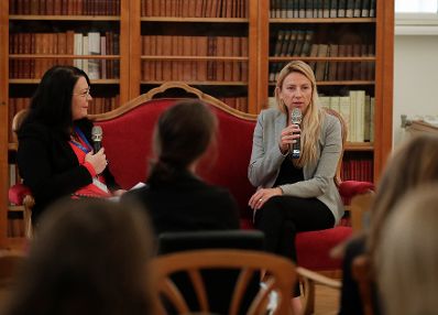 Am 15. Mai 2019 nahm Bundesministerin Juliane Bogner-Strau&szlig; (r.) am dritten Frauenvernetzungsfr&uuml;hst&uuml;ck der &Ouml;sterreichischen Akademie der Wissenschaften teil. Im Bild mit Ursula Jakubek (l.), Direktorin f&uuml;r Finanzen der &Ouml;AW.
